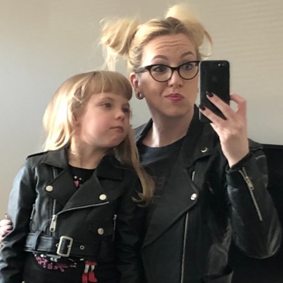 Meet your Posher, Natasha - Picture 2 of 5